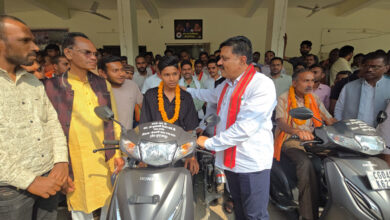 उपमुख्यमंत्री शर्मा की तत्परता से दो दिव्यांगों को मिली स्कूटी, चेहरे पर लौटी मुस्कान, जताया आभार उपमुख्यमंत्री शर्मा की तत्परता से दो दिव्यांगों को मिली स्कूटी, चेहरे पर लौटी मुस्कान, जताया आभार