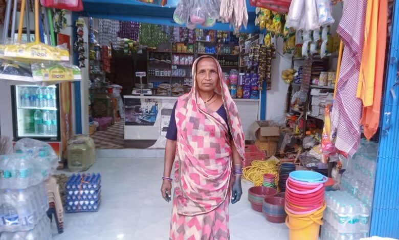 बहरासी की अल्पना सिंह ने स्व-रोजगार से रचा सफलता का इतिहास बहरासी की अल्पना सिंह ने स्व-रोजगार से रचा सफलता का इतिहास