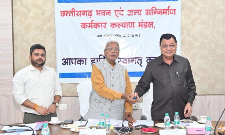 श्रम मंत्री और बीओसी अध्यक्ष ने बटन दबाकर 9328 श्रमिकों के खाते में 18.23 करोड़ की राशि की अंतरित श्रम मंत्री और बीओसी अध्यक्ष ने बटन दबाकर 9328 श्रमिकों के खाते में 18.23 करोड़ की राशि की अंतरित