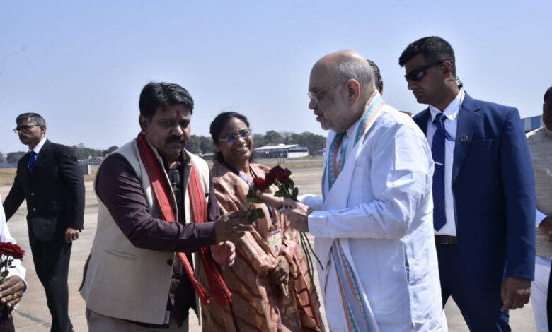केन्द्रीय गृह मंत्री शाह का जगदलपुर के मां दंतेश्वरी एयरपोर्ट में आत्मीय स्वागत