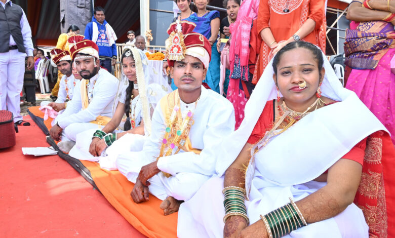 बौद्ध परंपराओं के साथ छह नवदंपत्तियों ने लिया जीवनभर साथ निभाने का संकल्प