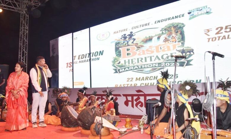 वन मंत्री कश्यप ने चित्रकोट महोत्सव के दौरान किया बस्तर हेरिटेज मैराथन के लोगो का अनावरण