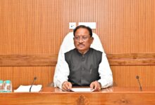 मुख्यमंत्री की अध्यक्षता में विधानसभा परिसर स्थित सभाकक्ष में मंत्री परिषद की बैठक शुरू