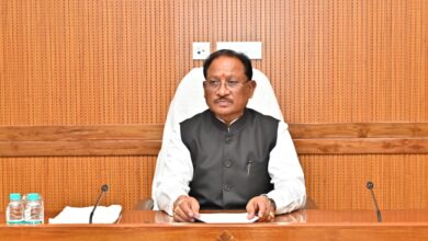 मुख्यमंत्री की अध्यक्षता में विधानसभा परिसर स्थित सभाकक्ष में मंत्री परिषद की बैठक शुरू