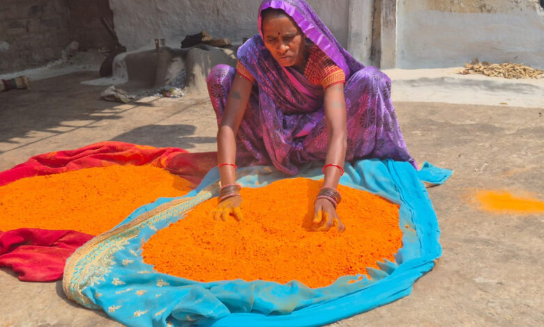 हर्बल गुलाल से और भी रंगीली होगी होली हर्बल गुलाल से और भी रंगीली होगी होली