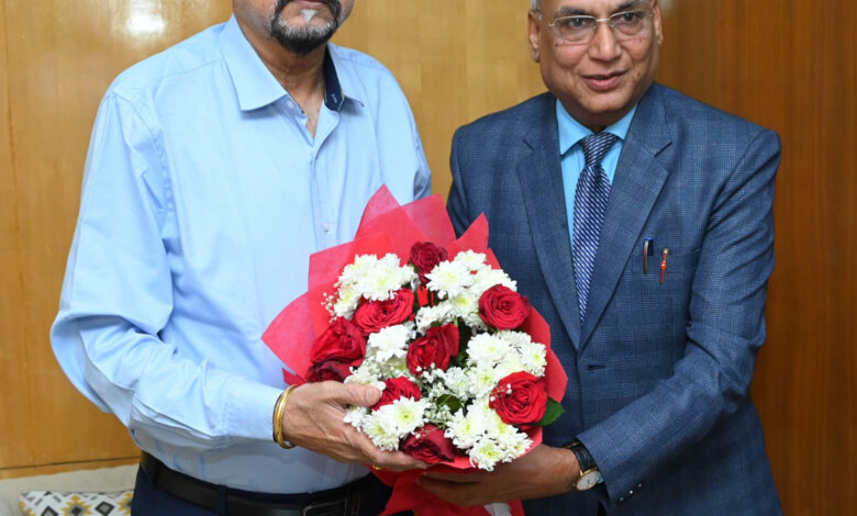 राज्यपाल डेका से राज्य उपभोक्ता विवाद प्रतितोष आयोग के अध्यक्ष चौरडिय़ा ने की सौजन्य भेंट