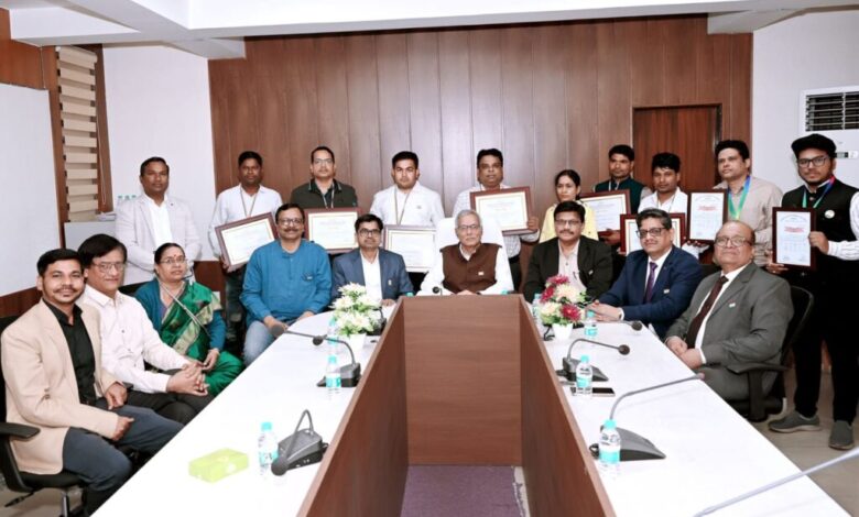 हाईटेंशन टॉवर दुरुस्त कर बस्तर में उजियारा फैलाने वाले पुरस्कृत