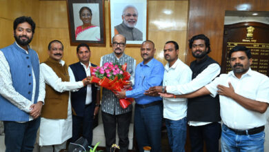 राज्यपाल डेका से अखिल भारतीय कुर्मी क्षत्रिय महासभा के प्रदेश अध्यक्ष ने भेंट की राज्यपाल डेका से अखिल भारतीय कुर्मी क्षत्रिय महासभा के प्रदेश अध्यक्ष ने भेंट की