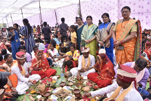 बस्तर के सिटी ग्राउंड में गूंजी शहनाई, 280 जोड़े परिणय सूत्र में बंधे