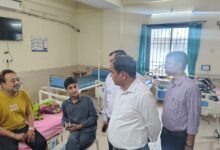 डॉ. गौरव सिंह ने चिकित्सालय में भर्ती मरीजों से मुलाकात की और उनका हालचाल जाना