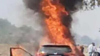 उपमुख्यमंत्री साव के कार्यक्रम में पहुंचने से पहले भाजपा मंडल अध्यक्ष की कार में लगी भीषण आग, कोई हताहत नहीं