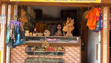 नाबार्ड की ग्राम दुकान से स्व-सहायता समूह की महिलाएं बन रहीं आत्मनिर्भर