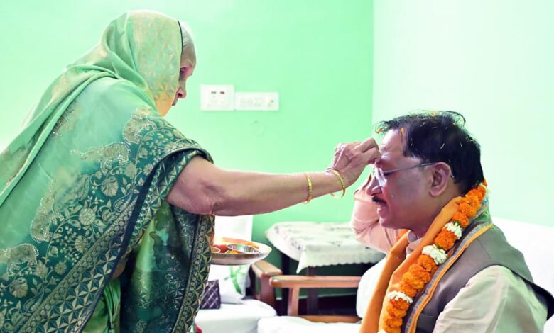 माँ का आशीर्वाद और अपार जनस्नेह : बगिया में आत्मीयता के साथ मना मुख्यमंत्री का जन्मदिन