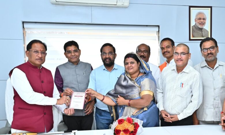 मुख्यमंत्री से छत्तीसगढ़ मनवा कुर्मी क्षत्रिय समाज के प्रतिनिधिमंडल ने की मुलाकात मुख्यमंत्री से छत्तीसगढ़ मनवा कुर्मी क्षत्रिय समाज के प्रतिनिधिमंडल ने की मुलाकात