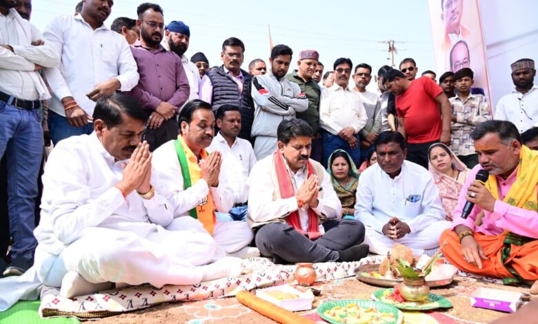 उप मुख्यमंत्री शर्मा ने कवर्धा नगर के विकास के लिए रखी 2.80 करोड़ के निर्माण कार्यों की आधारशिला