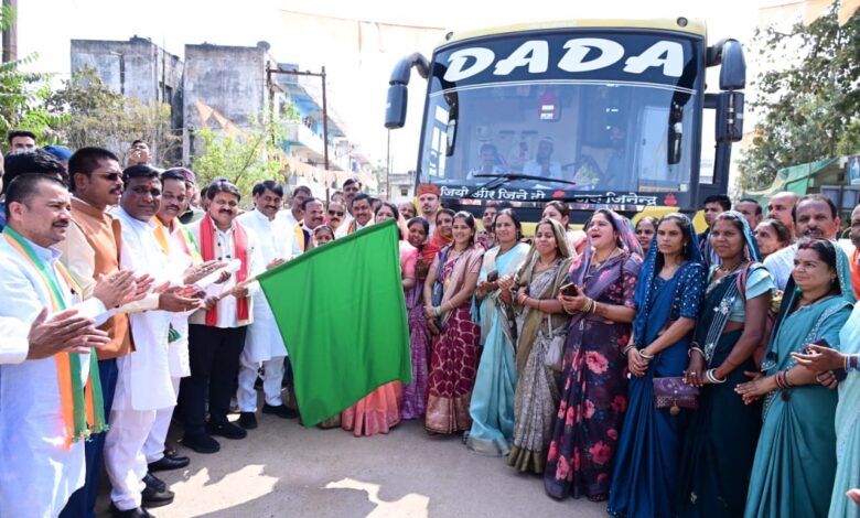 उन्नत पशुपालन एवं डेयरी प्रबंधन सीखने बनासकाठा गुजरात रवाना हुए कबीरधाम के पशुपालक और बिहान की दीदियां