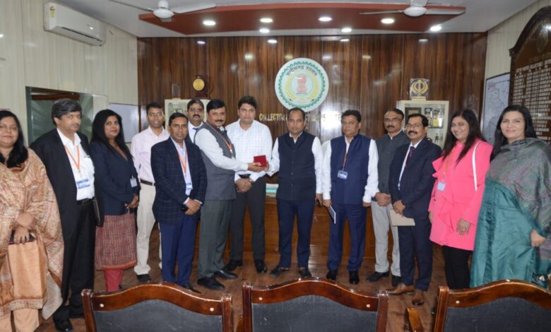 लाल बहादुर शास्त्री राष्ट्रीय प्रशासन अकादमी के अधिकारियों ने कला केंद्र रायपुर का भ्रमण किया