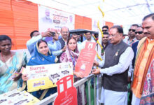 जनकल्याणकारी योजनाओं से बदल रही जिंदगी, मुख्यमंत्री ने हितग्राहीमूलक सामग्रियों का किया वितरण