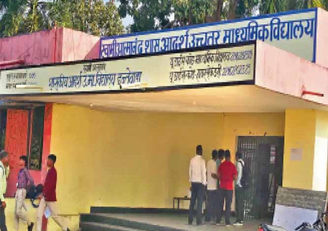 सीबीएसई के गणित विषय की परीक्षा में 56 प्रश्न पत्र कम भेजे, फोटो कॉपी कराकर बांटी