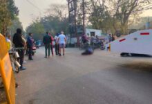 छत्तीसगढ़ क्लब के सामने बड़ा हादसा, स्कूल जा रहे बच्चों को क्रिन वाहन ने मारी टक्कर