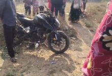 बोर्ड परीक्षा के पहले दिन सड़क हादसा सरगुजा में बाइक पलटी, छात्र की मौत