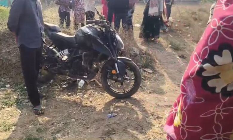 बोर्ड परीक्षा के पहले दिन सड़क हादसा सरगुजा में बाइक पलटी, छात्र की मौत