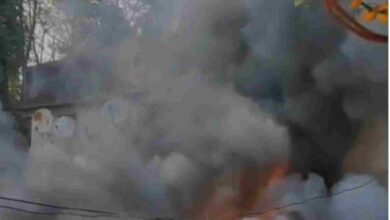 फ्रिज शॉर्ट सर्किट से आग लगी, चार परिवार बेघर