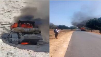 सिंगरौली में खदान और सड़क पर मशीनों में आग, ऑपरेटर ने समय रहते बचाई जान