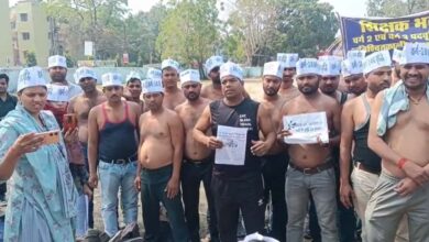 मध्यप्रदेश में शिक्षक भर्ती विरोध अभ्यर्थी अर्धनग्न प्रदर्शन और भूख हड़ताल पर