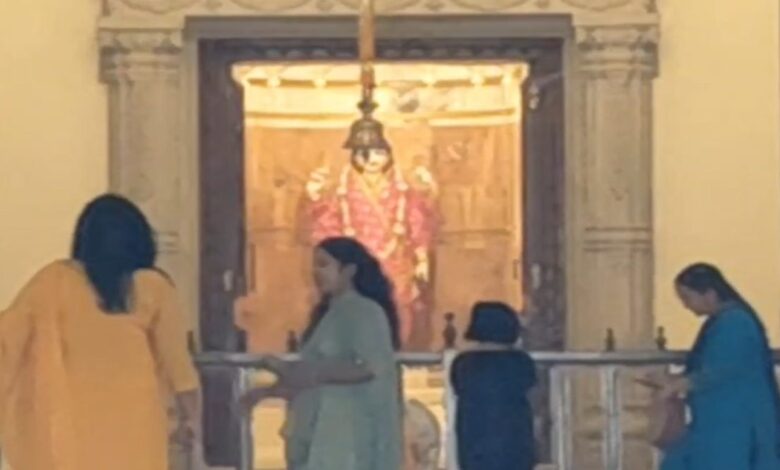 सिंधिया छतरी के विष्णु मंदिर से कीमती सामान चोरी, पुलिस जांच में जुटी सिंधिया छतरी के विष्णु मंदिर से कीमती सामान चोरी, पुलिस जांच में जुटी