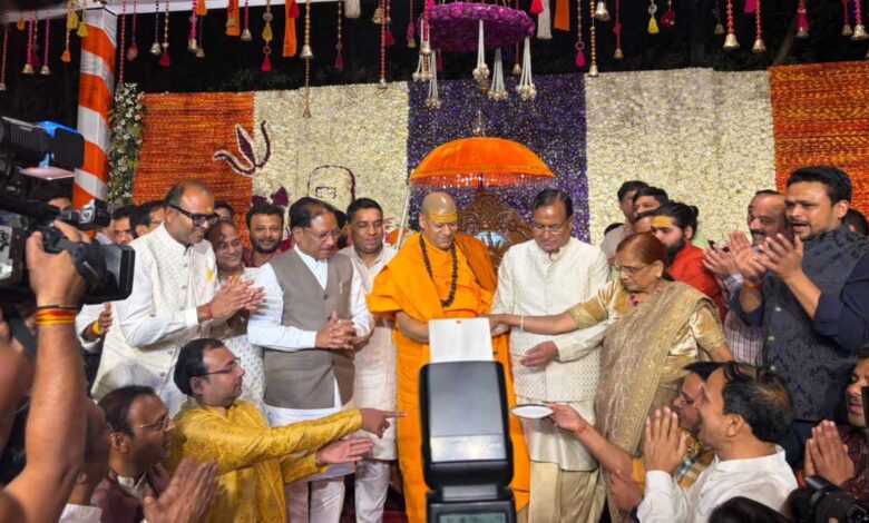 मुख्यमंत्री साय ने स्वामी कैलाशानंद गिरी से लिया आशीर्वाद