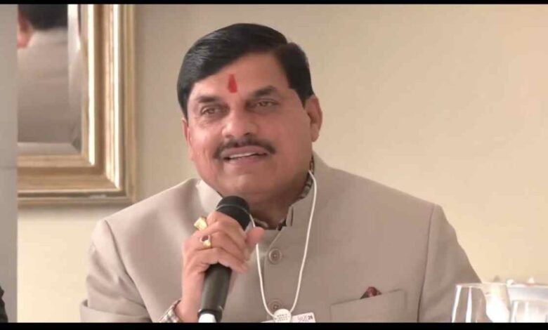 AI समिट विवाद कांग्रेस कार्यकर्ताओं का प्रदर्शन, मुख्यमंत्री मोहन यादव का कड़ा बयान AI समिट विवाद कांग्रेस कार्यकर्ताओं का प्रदर्शन, मुख्यमंत्री मोहन यादव का कड़ा बयान