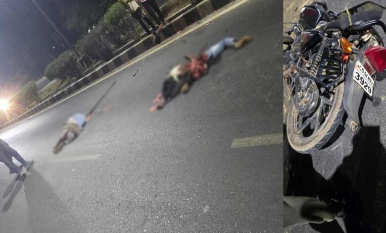 नेशनल हाईवे-53 पर बाइक और ट्रक की भिड़ंत, दोनों सवारों की मौके पर मौत नेशनल हाईवे-53 पर बाइक और ट्रक की भिड़ंत, दोनों सवारों की मौके पर मौत