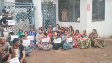 इलाज में लापरवाही के आरोप पर अस्पताल के बाहर हंगामा