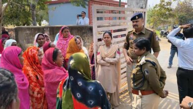ग्राम लिमाही में ट्रांसपोर्ट नगर निर्माण पर ग्रामीणों का जोरदार विरोध ग्राम लिमाही में ट्रांसपोर्ट नगर निर्माण पर ग्रामीणों का जोरदार विरोध