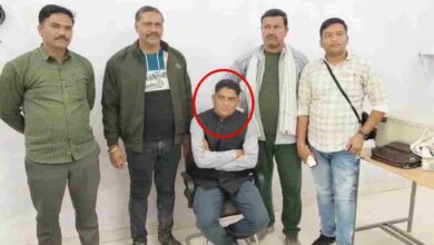 गरीबों से रिश्वत लेने वाले मुरैना के राजस्व निरीक्षक पर लोकायुक्त की सख्त कार्रवाई