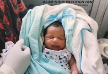 सड़क किनारे बोरे में मिला नवजात शिशु, जिला चिकित्सालय में भर्ती