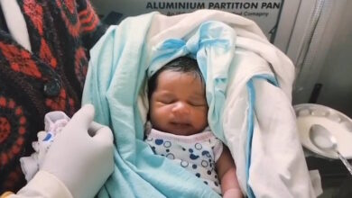 सड़क किनारे बोरे में मिला नवजात शिशु, जिला चिकित्सालय में भर्ती