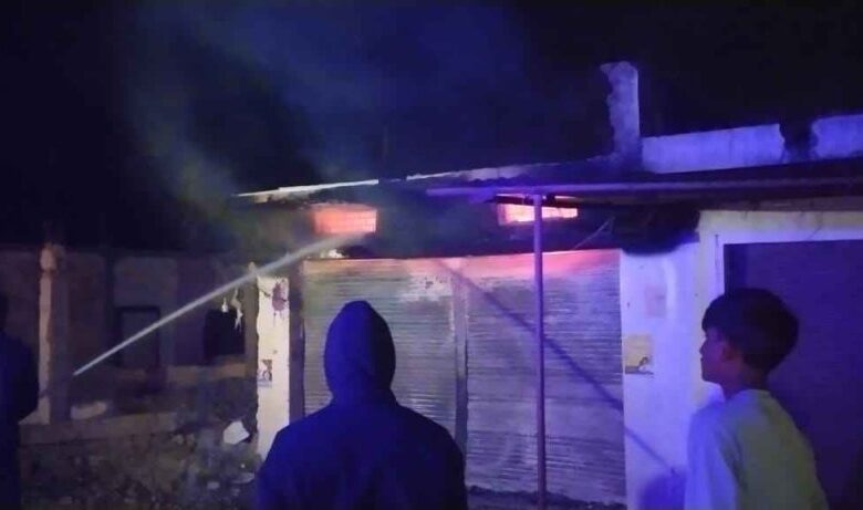 अमित क्लॉथ’ दुकान में भीषण आग, लाखों का सामान जलकर राख