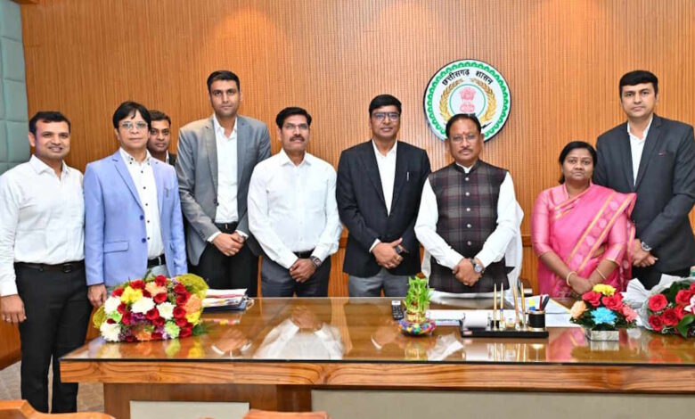 मुख्यमंत्री साय से आईएएस अधिकारियों की मुलाकात, नए दायित्वों पर बधाई और मार्गदर्शन