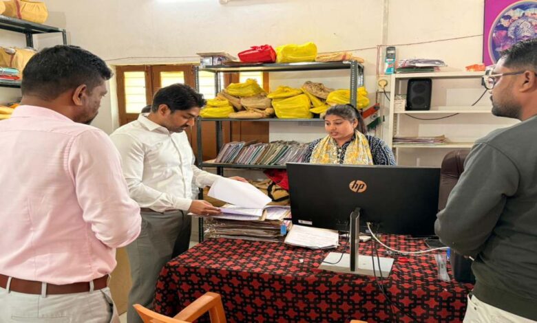 सिंगरौली तहसील में लापरवाही पकड़ी गई, कलेक्टर ने सख्त कार्रवाई की