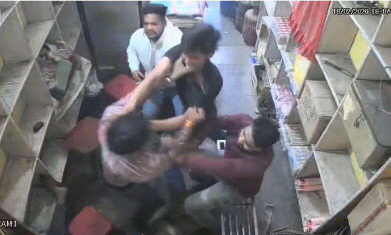 निवाड़ी में दुकानदार के साथ मारपीट, आरोपी की तलाश जारी निवाड़ी में दुकानदार के साथ मारपीट, आरोपी की तलाश जारी