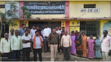 ग्राम तमोरी में नए स्कूल भवन की मांग पर अधिकारियों को बनाया गया बंधक