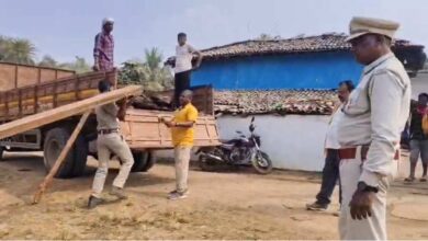 कांकेर में अवैध सागौन तस्करी पर बड़ी कार्रवाई, 5 लाख की लकड़ी जब्त