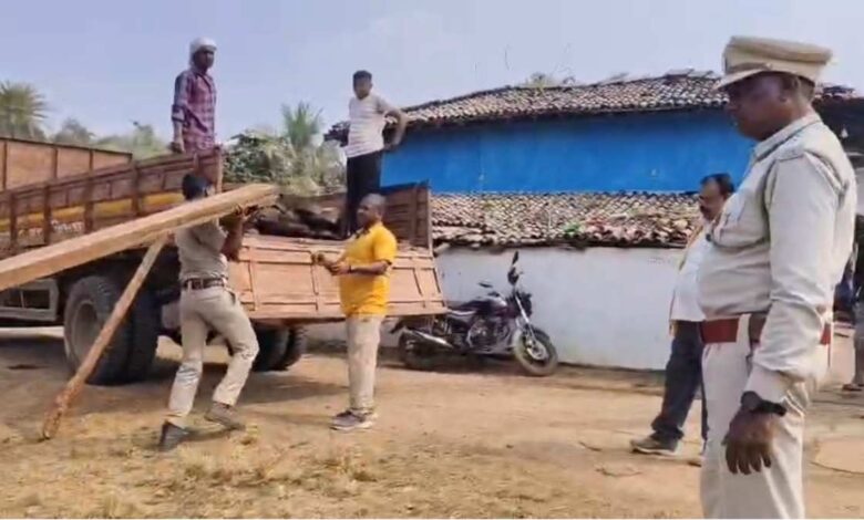 कांकेर में अवैध सागौन तस्करी पर बड़ी कार्रवाई, 5 लाख की लकड़ी जब्त