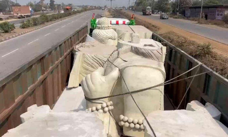 चंदखुरी कौशल्या माता मंदिर में 51 फीट ऊंची श्रीराम की नई प्रतिमा पहुंची चंदखुरी कौशल्या माता मंदिर में 51 फीट ऊंची श्रीराम की नई प्रतिमा पहुंची