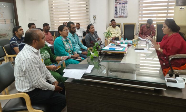 अब निगम के अधिकारी घूमेंगे पीएम आवास योजना परिसरो में, रहवासियों से लेंगे मौलिक समस्याओं की जानकारी अब निगम के अधिकारी घूमेंगे पीएम आवास योजना परिसरो में, रहवासियों से लेंगे मौलिक समस्याओं की जानकारी