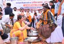 सांस्कृतिक स्वाभिमान का शंखनाद, पंडरिया में 165 आदिवासी नागरिकों की घर वापसी, विधायक ने पैर पखारकर किया सम्मान