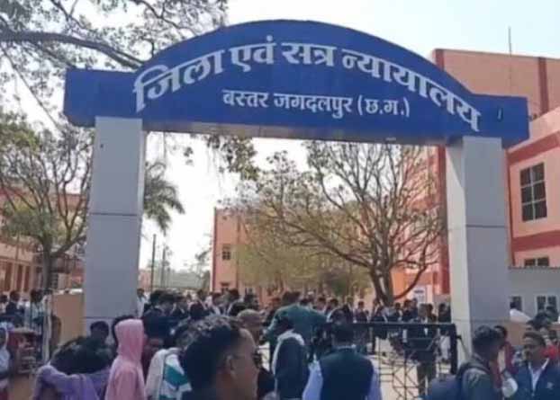 हत्या के तीन आरोपिताें को न्यायालय ने आजीवन कारावास व अर्थदंड से किया दंड़ित हत्या के तीन आरोपिताें को न्यायालय ने आजीवन कारावास व अर्थदंड से किया दंड़ित