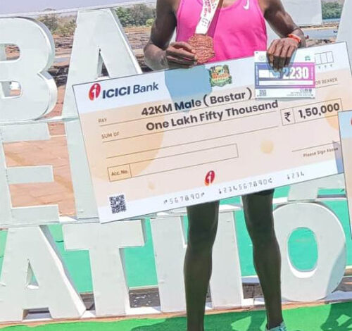 कोण्डागांव के युवा ने बस्तर हेरिटेज मैराथन में लहराया जीत का परचम कोण्डागांव के युवा ने बस्तर हेरिटेज मैराथन में लहराया जीत का परचम